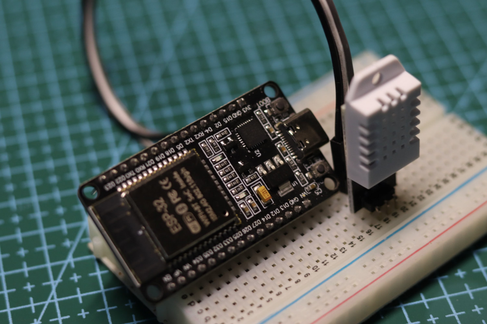 Подключение датчика DHT22 к плате ESP32